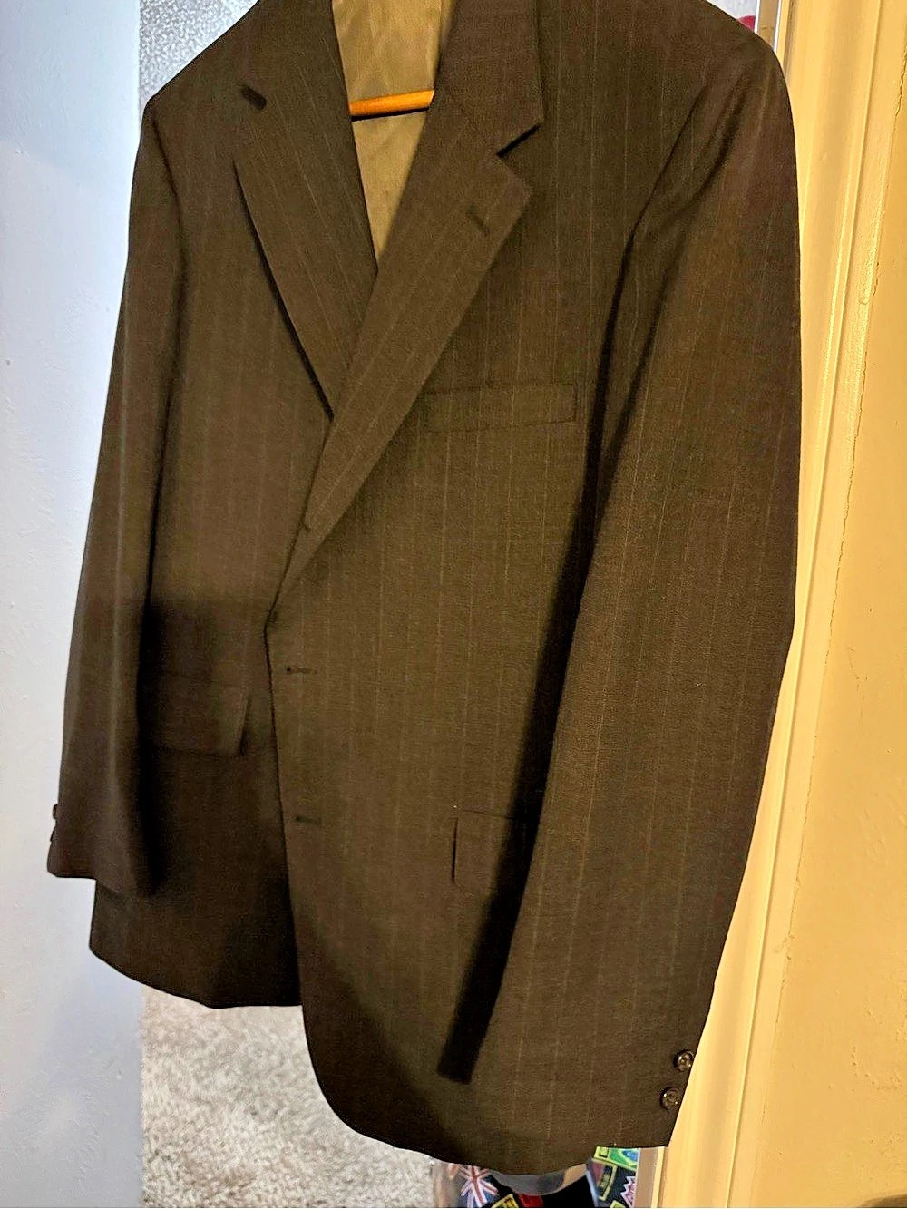 Jos A Banks Men's Striped Sport Coat in Black size 42L.  Like New